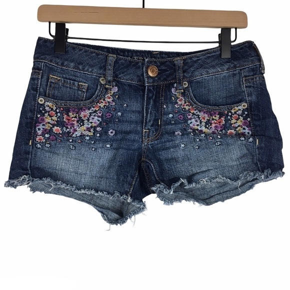 AMERICAN EAGLE Jean Shorts Denim Cut Off Floral Embroidered Festival Boho Size 2 - Picture 1 of 9